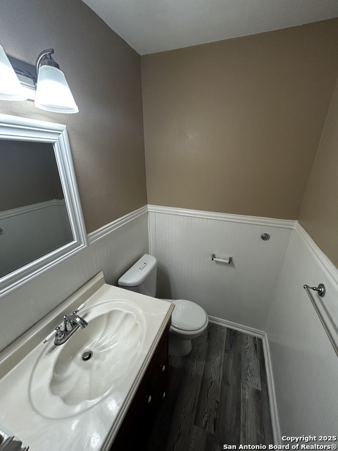 Listing photo id 12 for 1826 Laven Dr