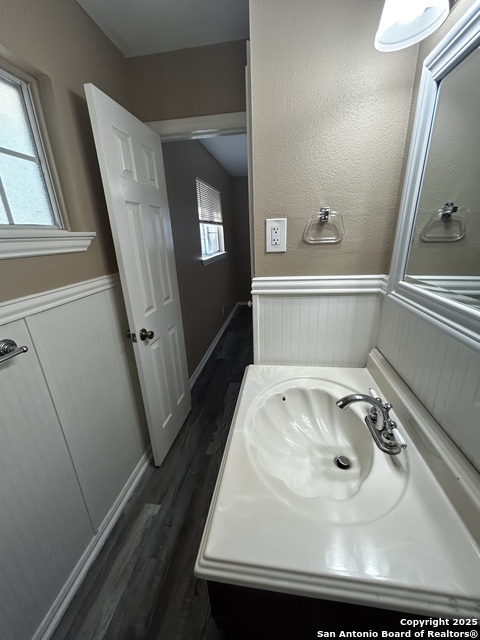 Listing photo id 14 for 1826 Laven Dr