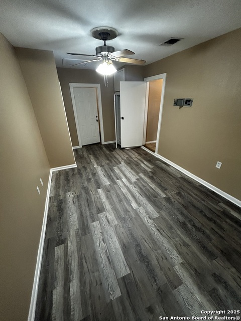 Listing photo id 16 for 1826 Laven Dr