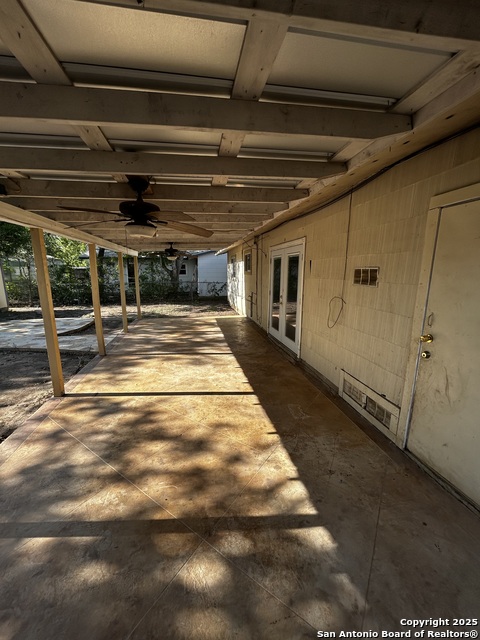 Listing photo id 18 for 1826 Laven Dr