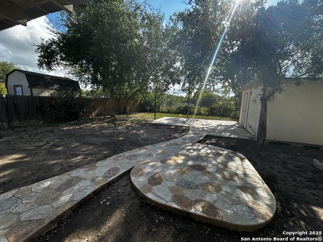 Listing photo id 19 for 1826 Laven Dr