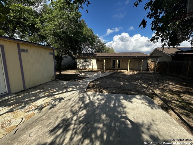 Listing photo id 20 for 1826 Laven Dr