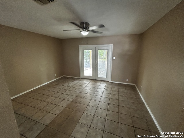 Listing photo id 2 for 1826 Laven Dr