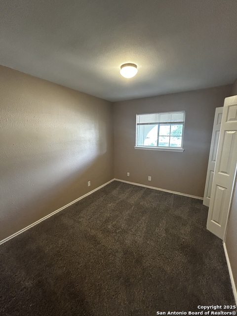 Listing photo id 7 for 1826 Laven Dr