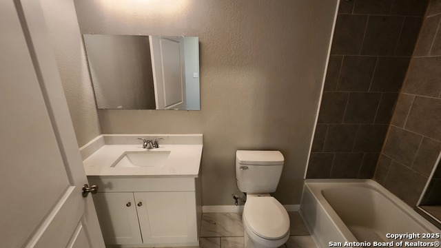 Listing photo id 11 for 171 Tedder  