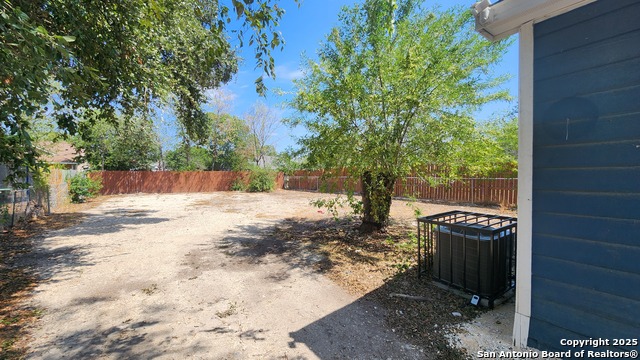 Listing photo id 20 for 171 Tedder  