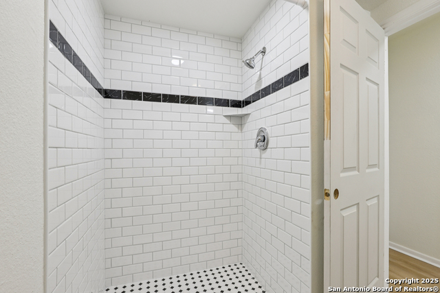 Image 11 of 22 For 4307 Skelton