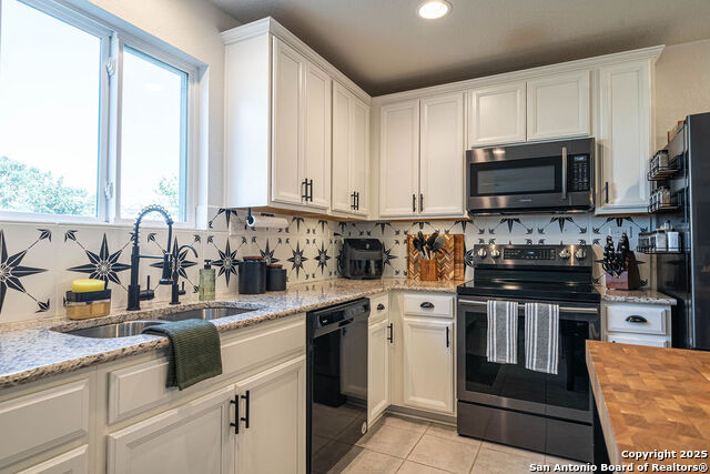 Image 15 of 40 For 12074 Canyon Rock Ln