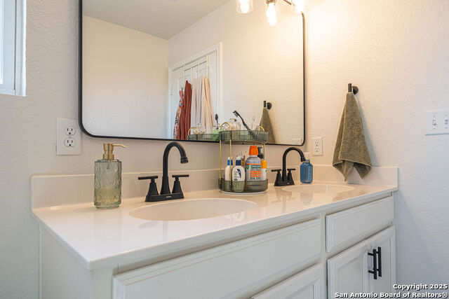 Image 32 of 40 For 12074 Canyon Rock Ln