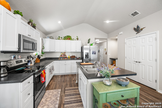 Image 14 of 36 For 420 Belmont  