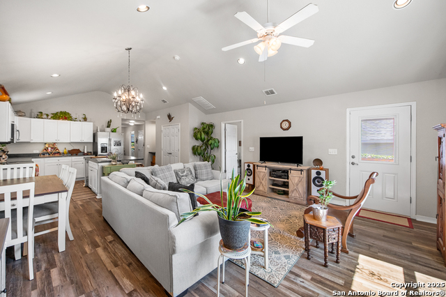 Image 25 of 36 For 420 Belmont  