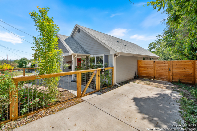 Image 31 of 36 For 420 Belmont  