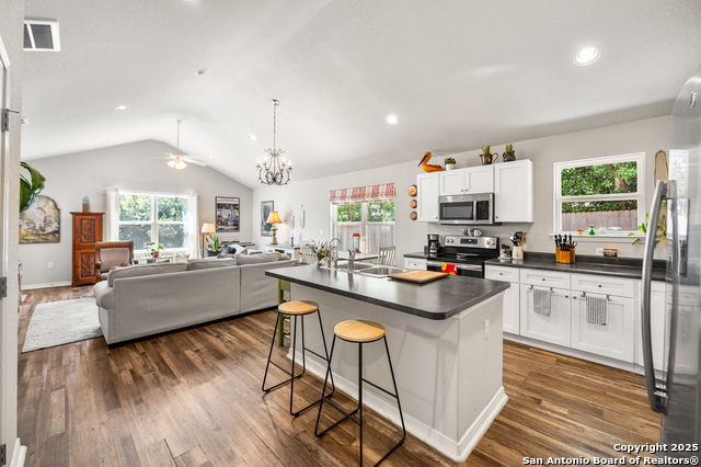 Image 7 of 36 For 420 Belmont  