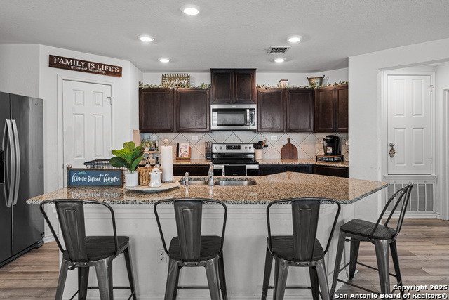 Listing photo id 13 for 11221 Amberina