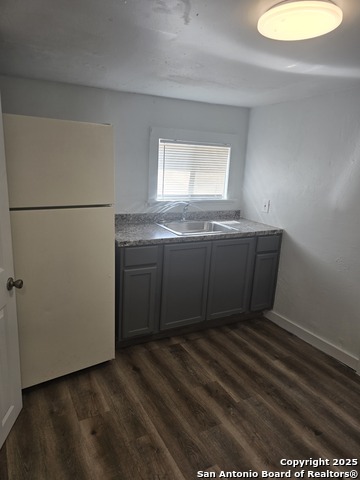 Image 2 of 7 For 553 Barrett B