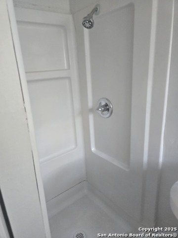 Image 5 of 7 For 553 Barrett B