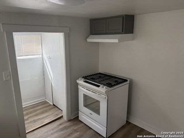 Image 3 of 5 For 553 Barrett  A