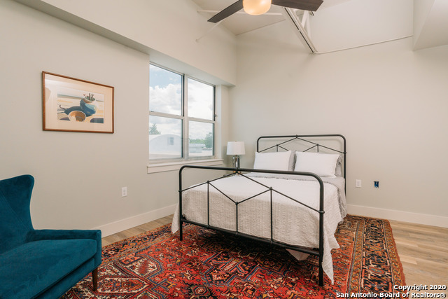 Image 15 of 21 For 210 Peden W 113