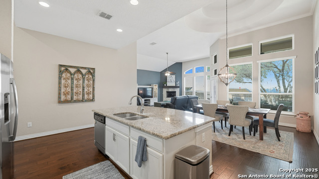 Listing photo id 9 for 1125 Limestone