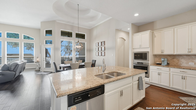 Listing photo id 5 for 1125 Limestone