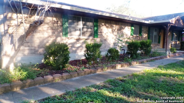 Details for 1036 Hilltop Rd, Beeville, TX 78102