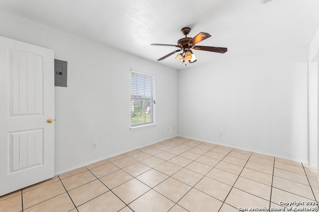 Image 16 of 25 For 8907 Silver Bow