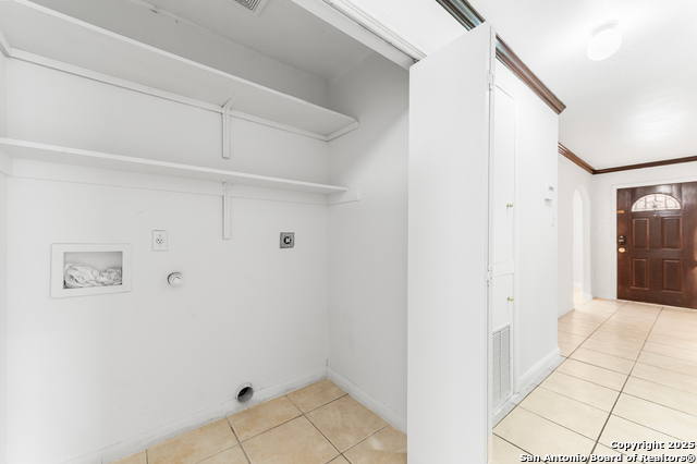 Image 21 of 25 For 8907 Silver Bow