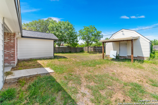 Image 23 of 25 For 8907 Silver Bow