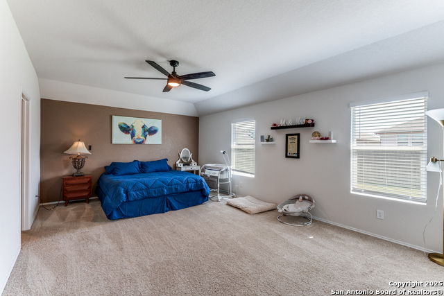 Listing photo id 11 for 816 Indigo Way