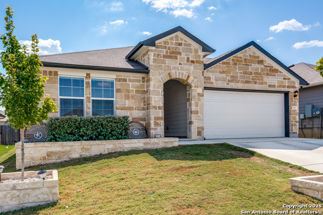 Listing photo id 0 for 816 Indigo Way