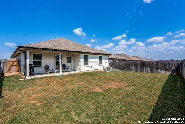 Listing photo id 22 for 816 Indigo Way