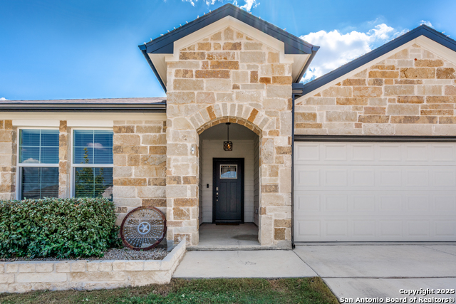 Listing photo id 1 for 816 Indigo Way