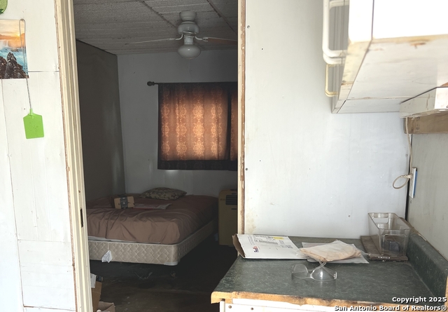 Image 2 of 10 For 219 Johnny  