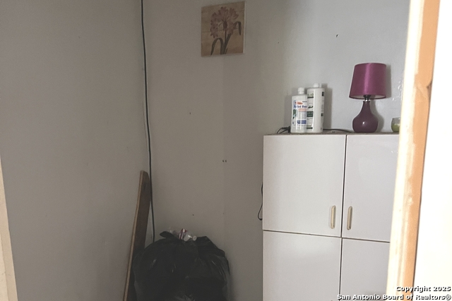 Image 5 of 10 For 219 Johnny  