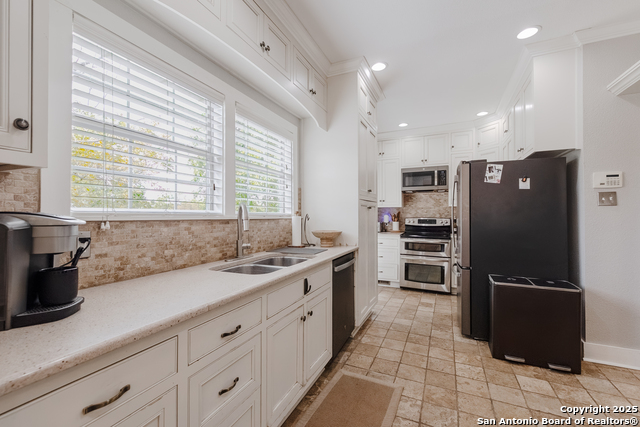 Image 13 of 35 For 517 Hollywood W