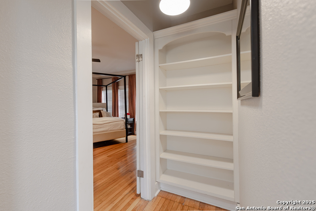 Image 14 of 35 For 517 Hollywood W