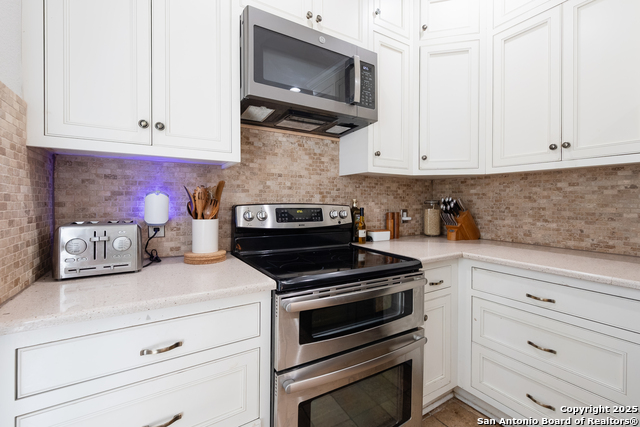 Image 15 of 35 For 517 Hollywood W