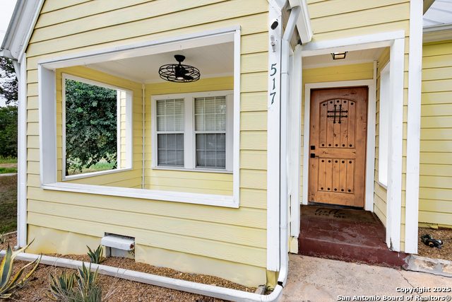 Image 2 of 35 For 517 Hollywood W