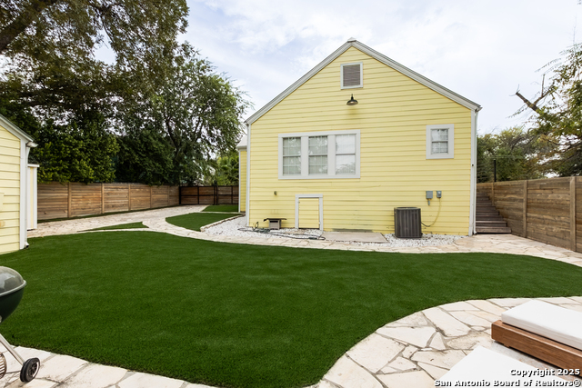 Image 27 of 35 For 517 Hollywood W