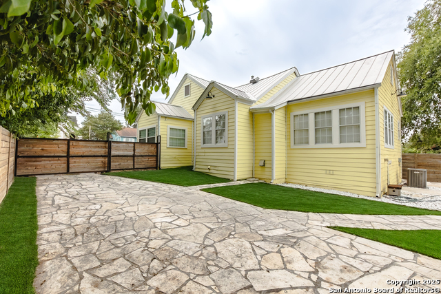 Image 28 of 35 For 517 Hollywood W