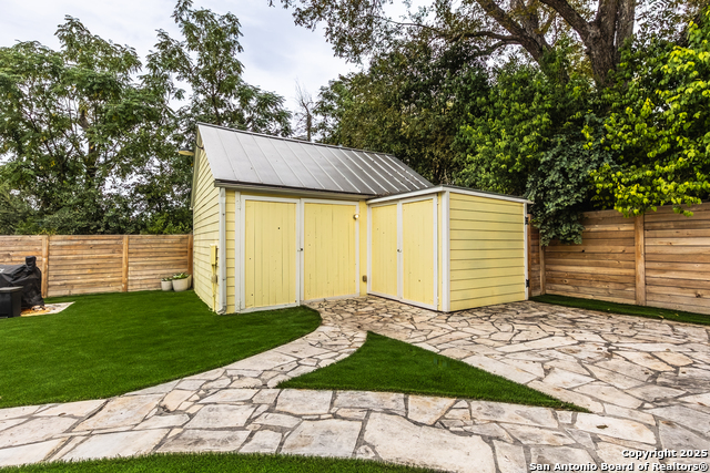 Image 30 of 35 For 517 Hollywood W