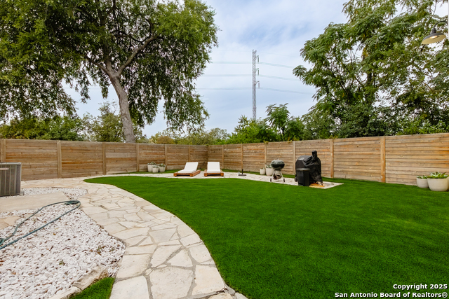 Image 31 of 35 For 517 Hollywood W