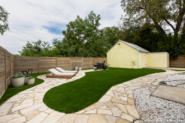 Image 32 of 35 For 517 Hollywood W