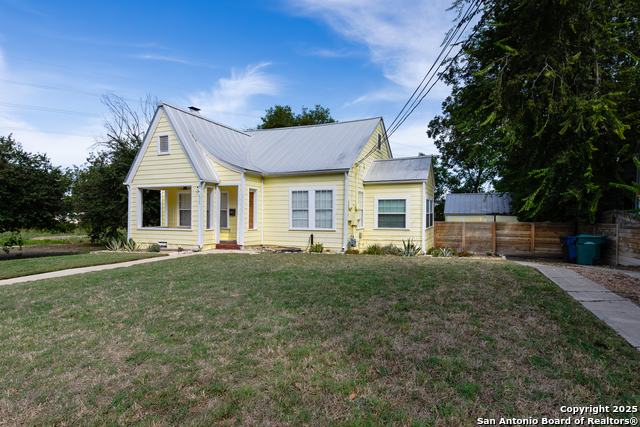 Image 4 of 35 For 517 Hollywood W