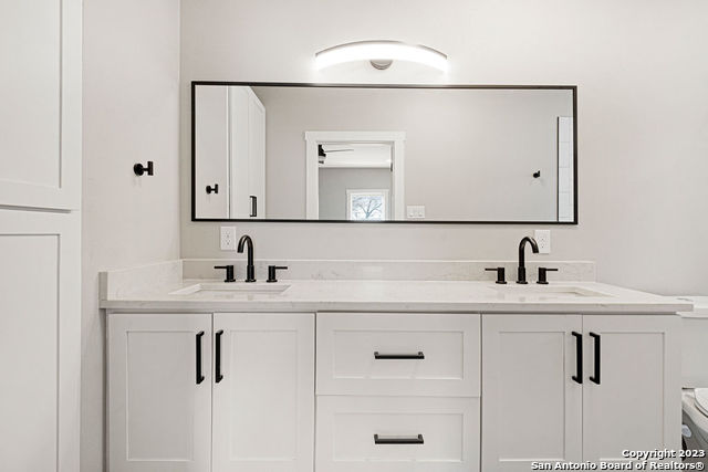 Image 27 of 30 For 1910 Houston St - Bldg.4 E