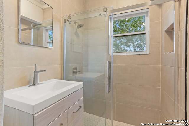 Image 3 of 17 For 1614 Palmetto Ave N