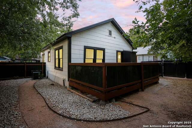 Image 7 of 17 For 1614 Palmetto Ave N