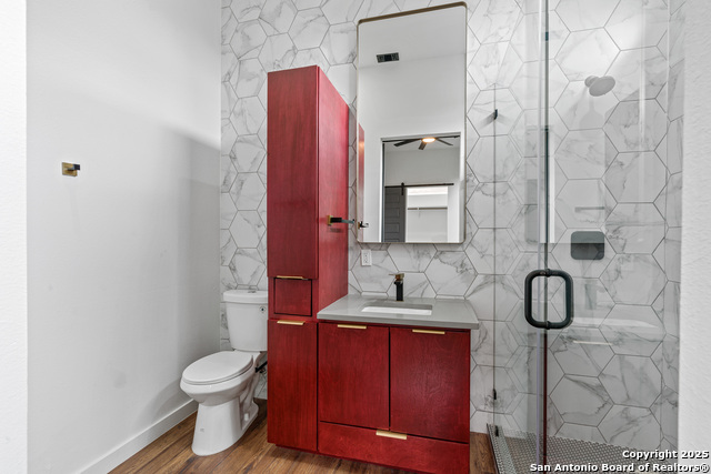 Image 19 of 27 For 107 Harding Place #201  201