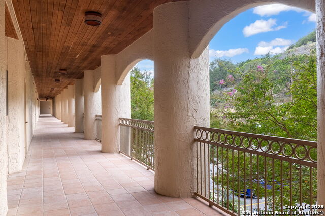 Listing photo id 8 for 20 Tapatio  205