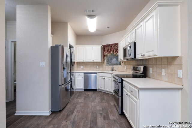 Listing photo id 15 for 20 Tapatio  205